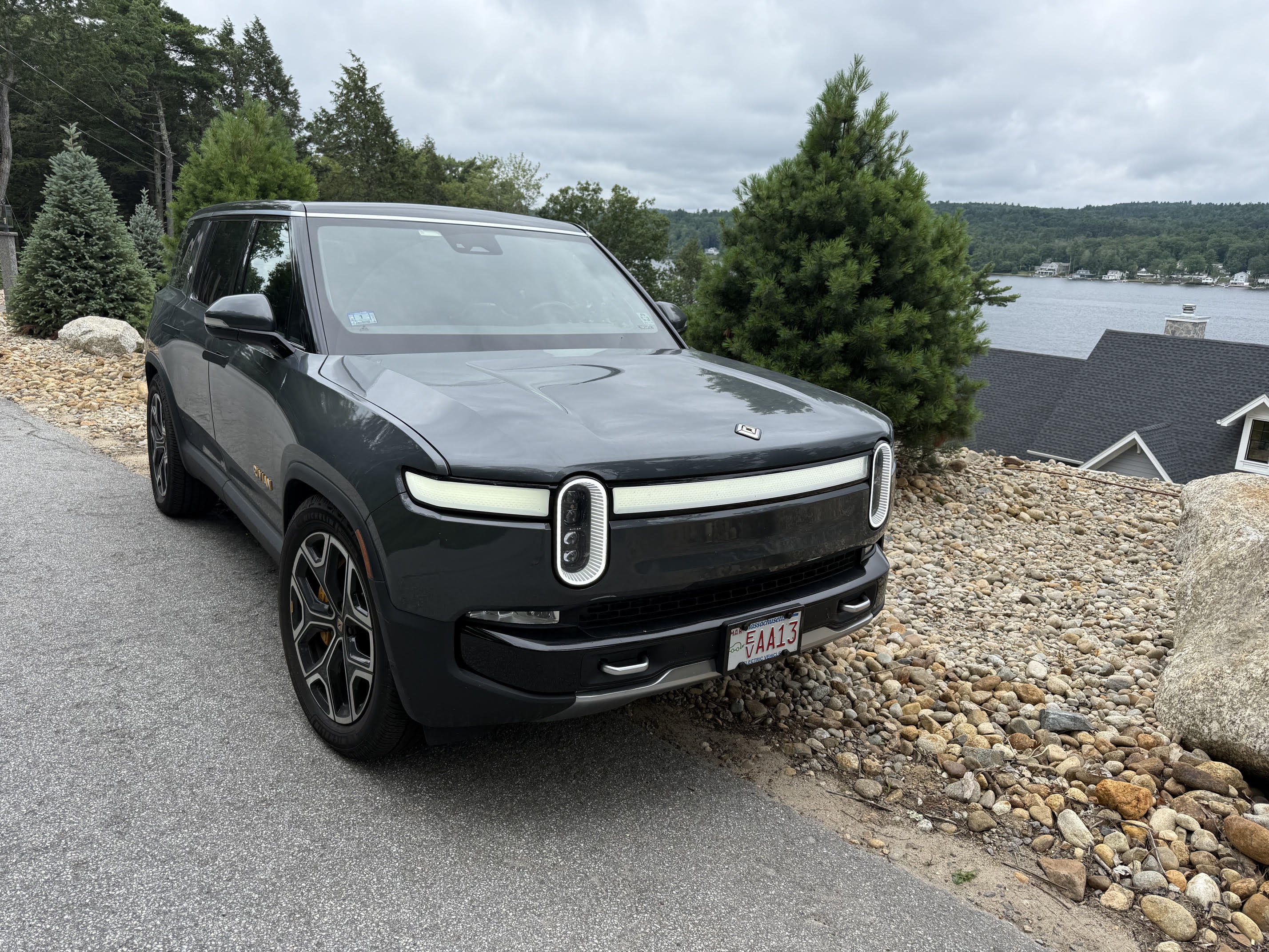 Used 2022 Rivian R1S Launch Edition Quad AWD/4WD image 1