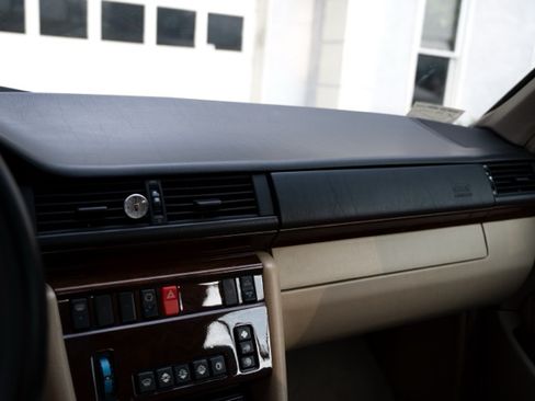 Used 1995 Mercedes-Benz E 320 Convertible image 16