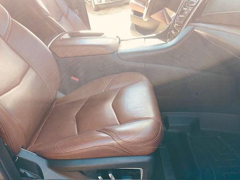 Used 2020 Cadillac Escalade Luxury w/ Escalade Sport Edition image 18