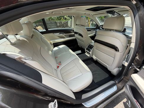 Used 2016 BMW 740i RWD image 6