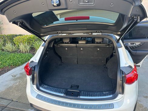 Used 2017 INFINITI QX70 3.7 w/ Premium Package image 4