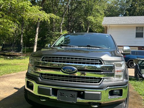 Used 2018 Ford F150 Lariat w/ Equipment Group 502A Luxury AWD/4WD image 2