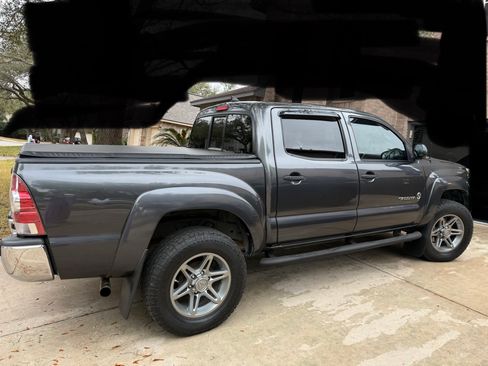 Used 2014 Toyota Tacoma PreRunner w/ SR5 Package image 5