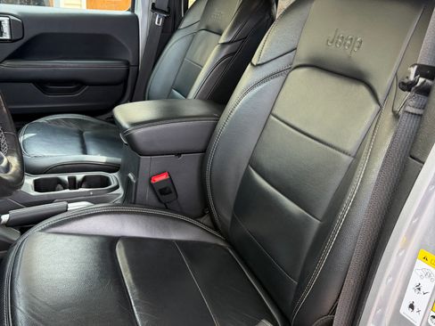 Used 2019 Jeep Wrangler Unlimited Sahara w/ Quick Order Package 24M Moab AWD/4WD image 22