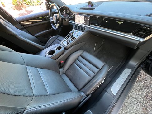 Used 2018 Porsche Panamera 4 image 10