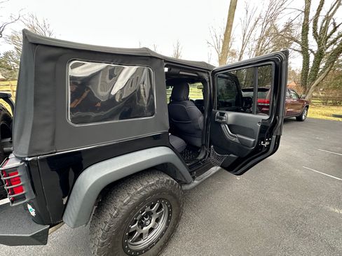 Used 2017 Jeep Wrangler Unlimited Sport w/ Quick Order Package 23S AWD/4WD image 10