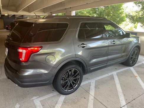 Used 2018 Ford Explorer XLT w/ Equipment Group 202A FWD image 14