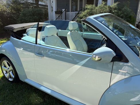 Used 2010 Volkswagen Beetle Final Edition image 8