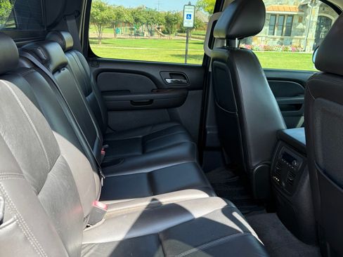 Used 2010 Chevrolet Avalanche LT w/ Luxury Package image 23