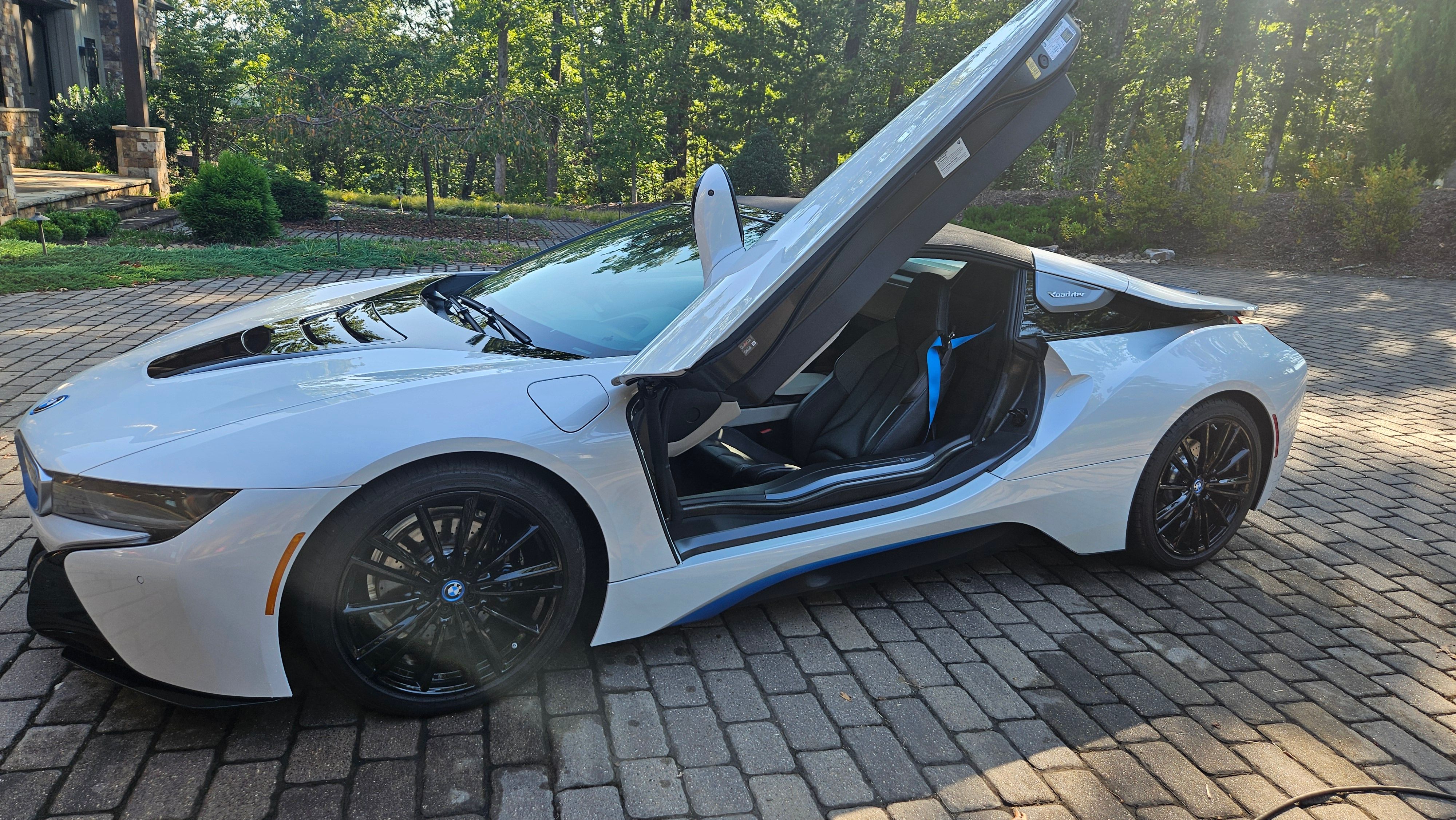 Used 2019 BMW i8 Roadster AWD/4WD image 6
