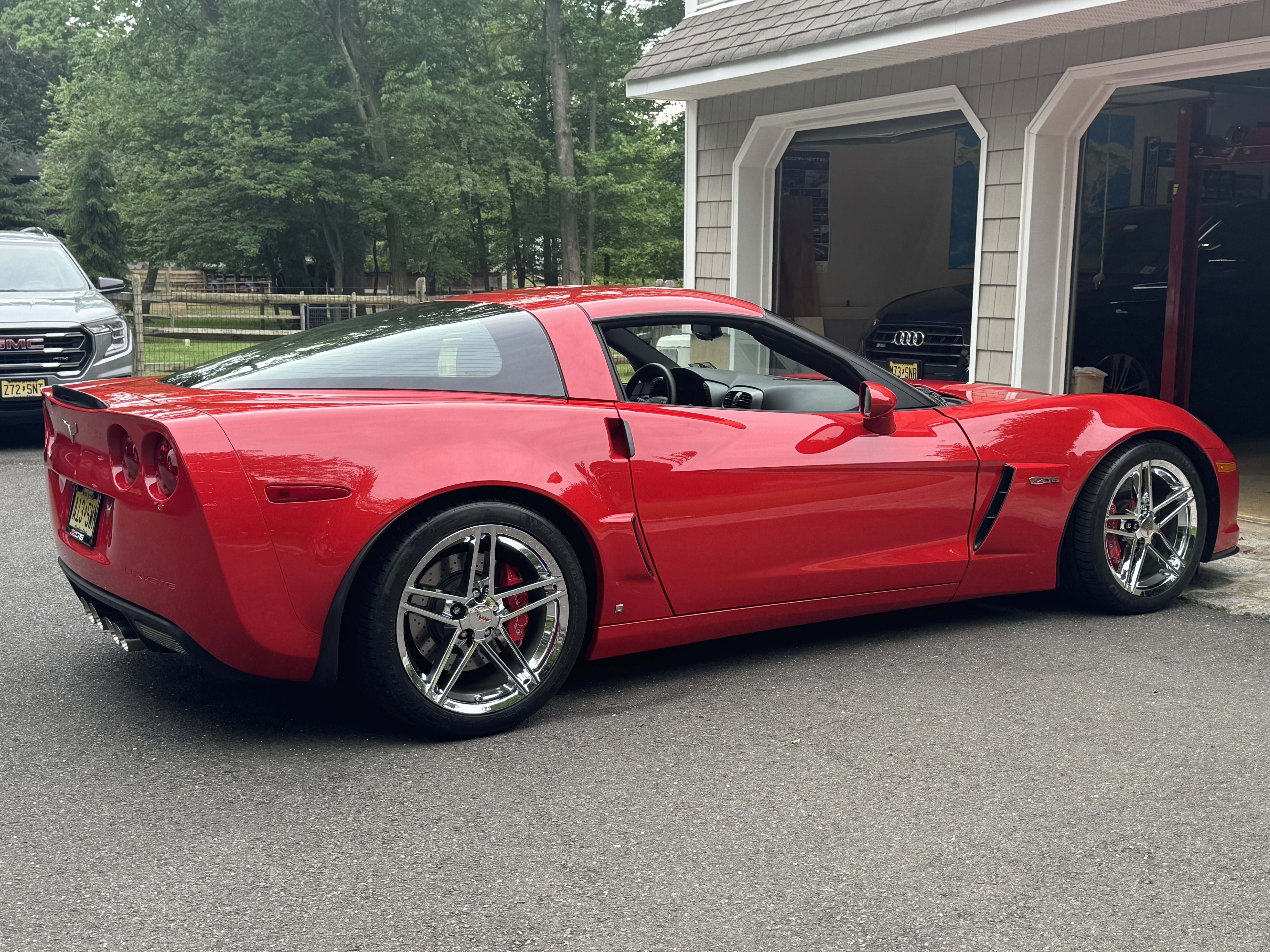 Used 2007 Chevrolet Corvette Z06 w/ Preferred Equipment Group RWD image 1