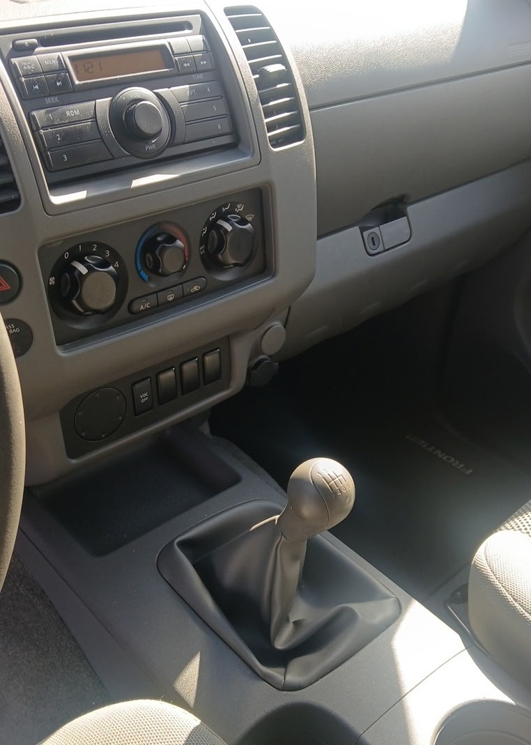 Used 2011 Nissan Frontier S RWD image 14