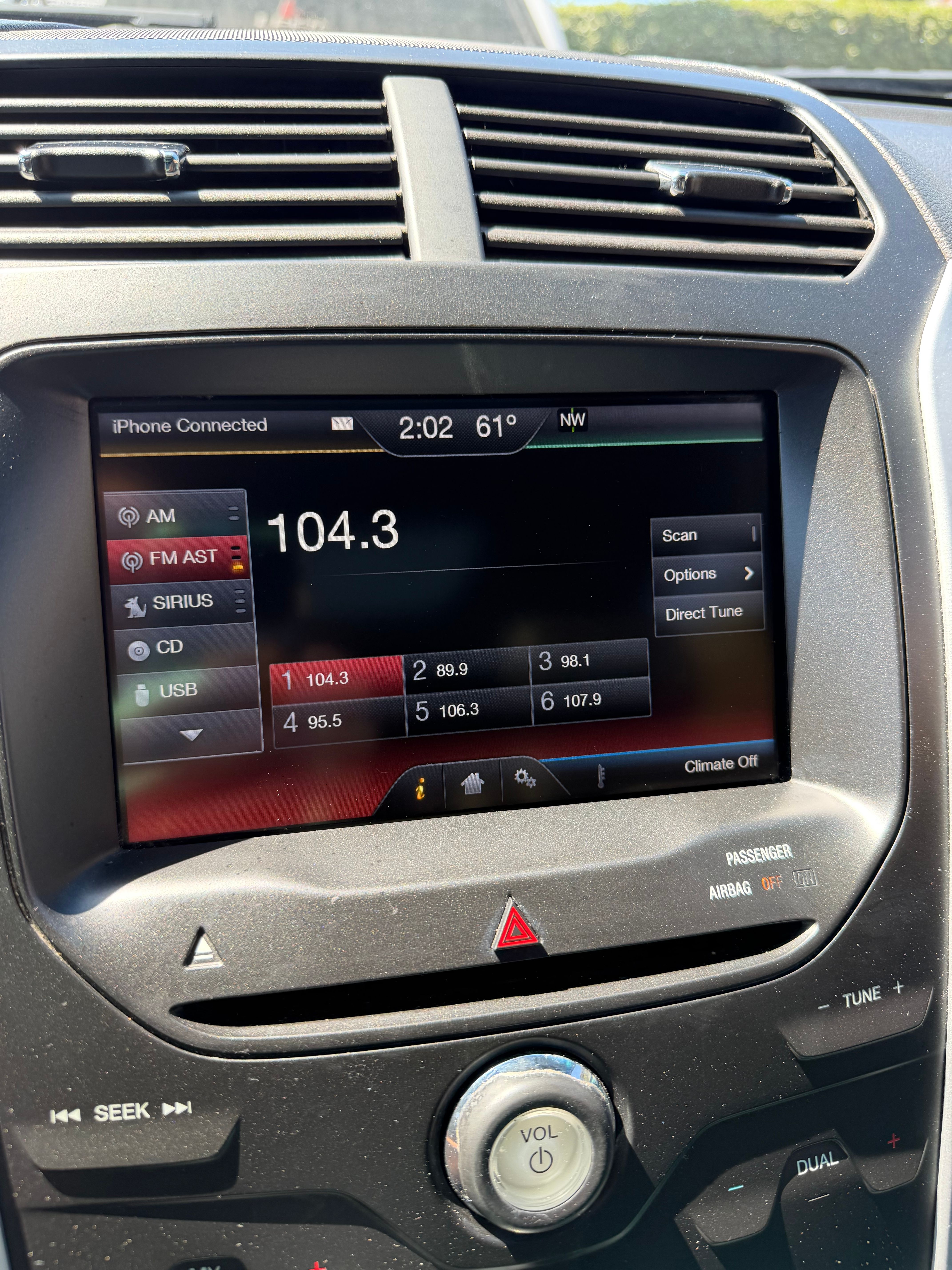 Used 2015 Ford Explorer XLT w/ Equipment Group 202A FWD image 15