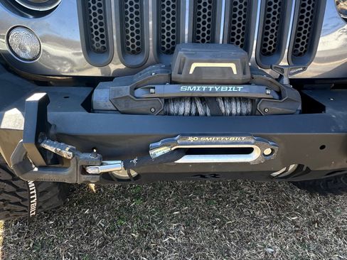 Used 2016 Jeep Wrangler Unlimited Rubicon w/ Connectivity Group image 12