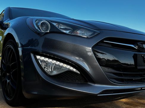 Used 2014 Hyundai Genesis 3.8 RWD image 4