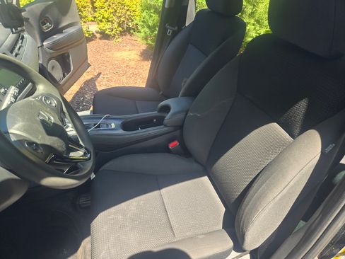 Used 2022 Honda HR-V LX image 11