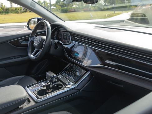 Used 2019 Audi Q8 Premium Plus w/ Premium Plus image 16