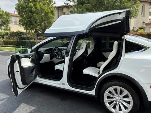 Used 2016 Tesla Model X 75D AWD/4WD image 6