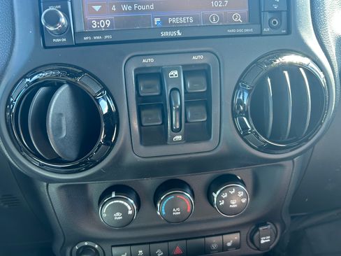 Used 2014 Jeep Wrangler Unlimited Sahara AWD/4WD image 13