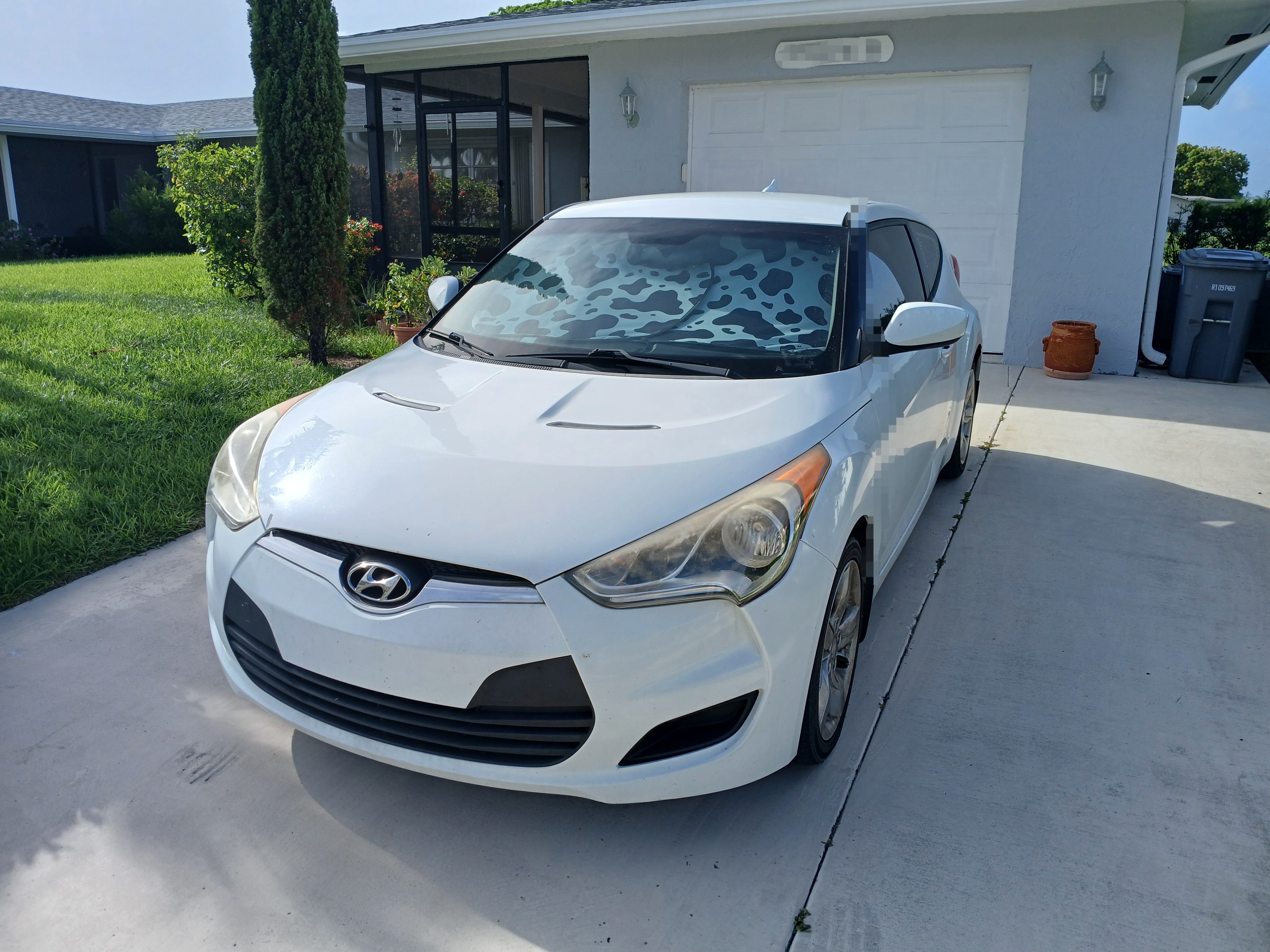 Used 2013 Hyundai Veloster FWD image 1