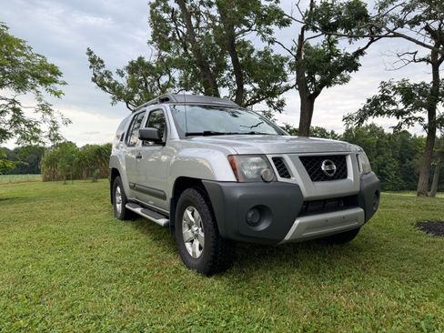 Used 2013 Nissan Xterra S AWD/4WD image 2