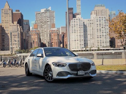 Used 2021 Mercedes-Benz S 580 4MATIC Sedan image 2