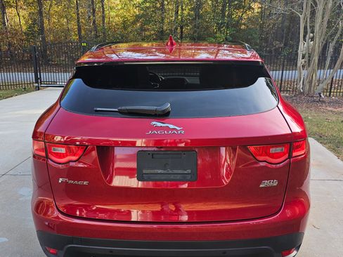 Used 2019 Jaguar F-PACE Prestige image 4