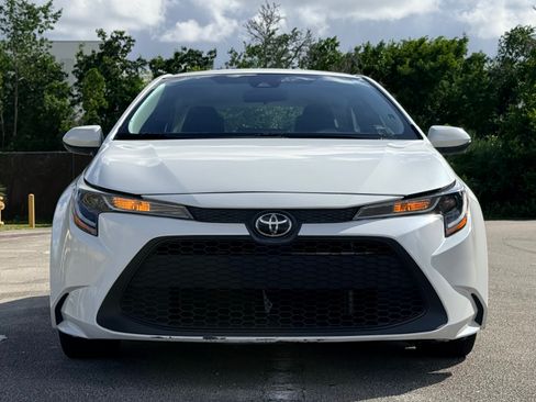 Used 2021 Toyota Corolla LE image 2