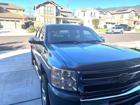 Used 2011 Chevrolet Silverado 1500 LT w/ Regional Value Package image 2