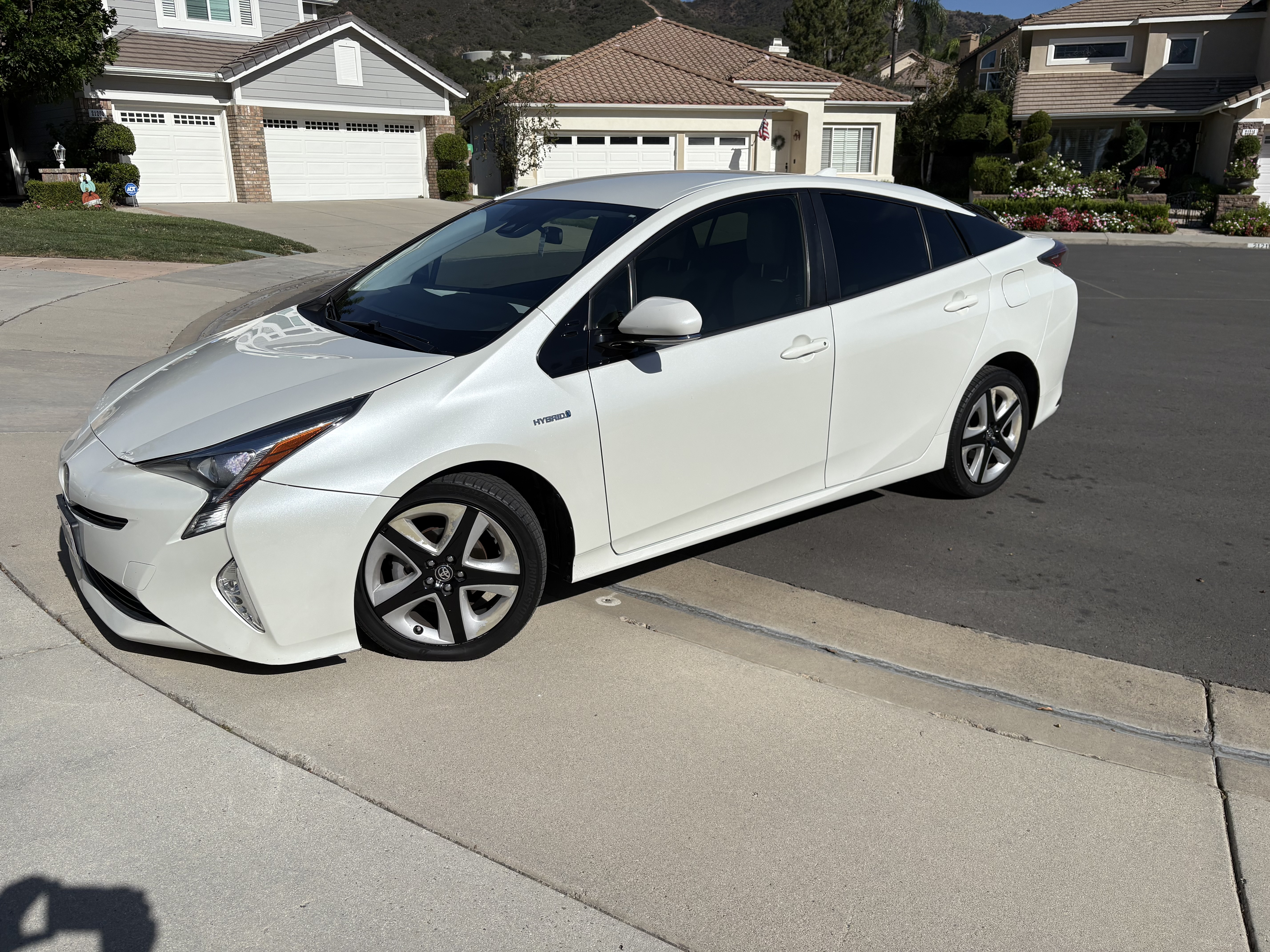 Used 2016 Toyota Prius Three Touring FWD image 1