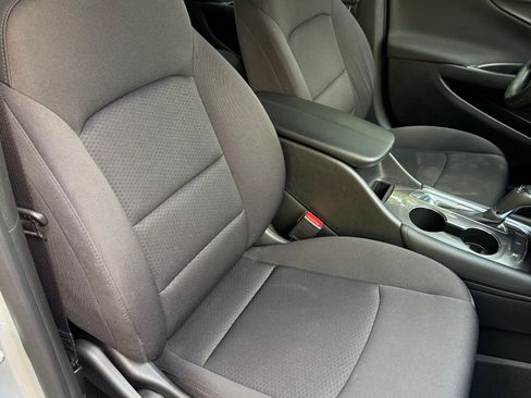 Used 2018 Chevrolet Malibu LT FWD image 9