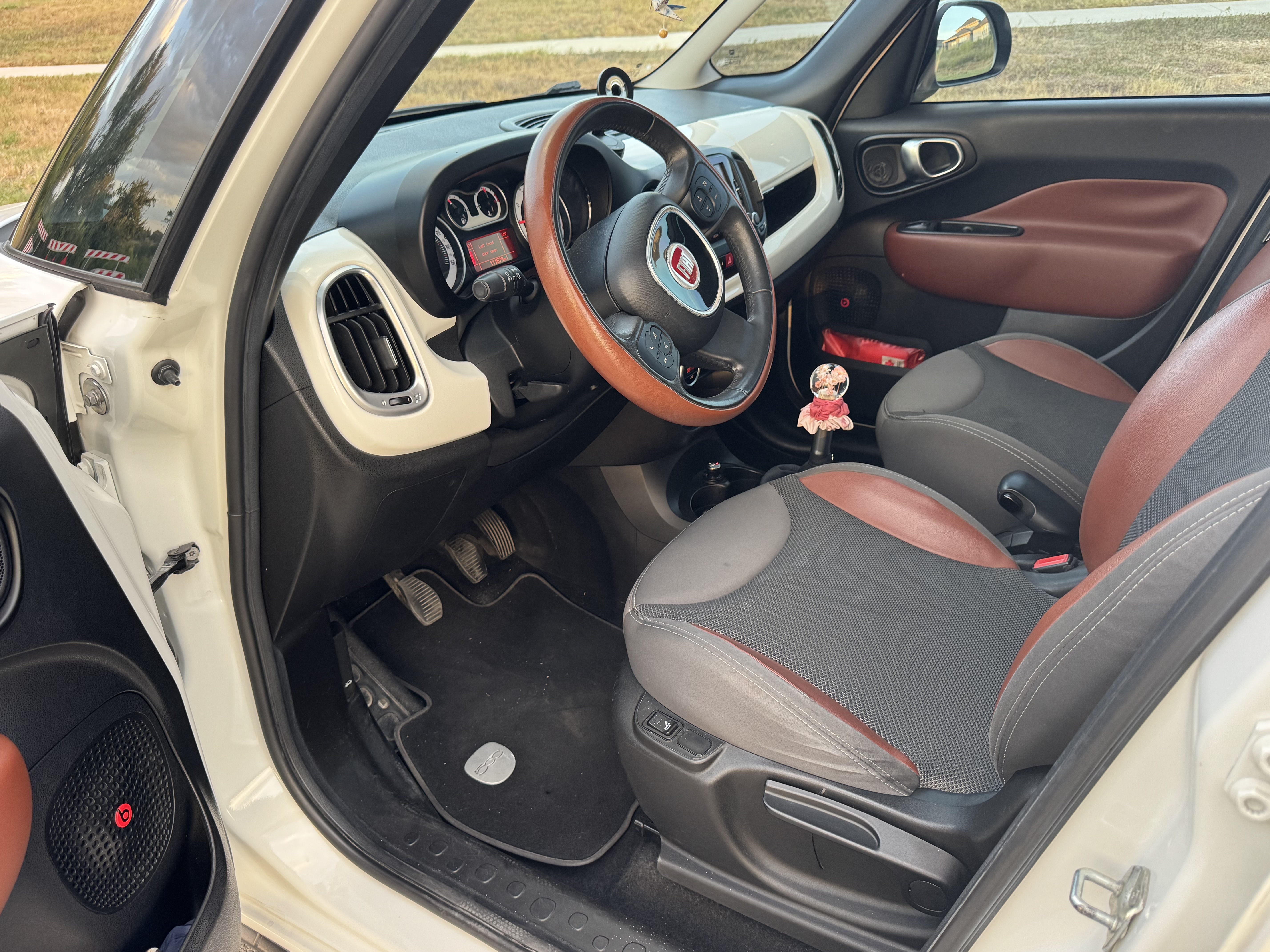 Used 2014 FIAT 500L Trekking w/ Popular Equipment Group FWD image 6