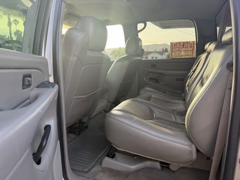 Used 2005 Chevrolet Silverado 1500 4x4 Crew Cab w/ Light Duty Power Package image 9