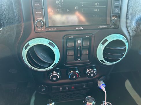 Used 2017 Jeep Wrangler Unlimited Sahara w/ Connectivity Group image 12