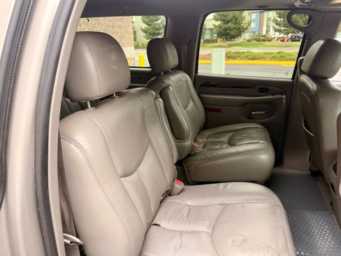 Used 2005 Cadillac Escalade ESV AWD image 20