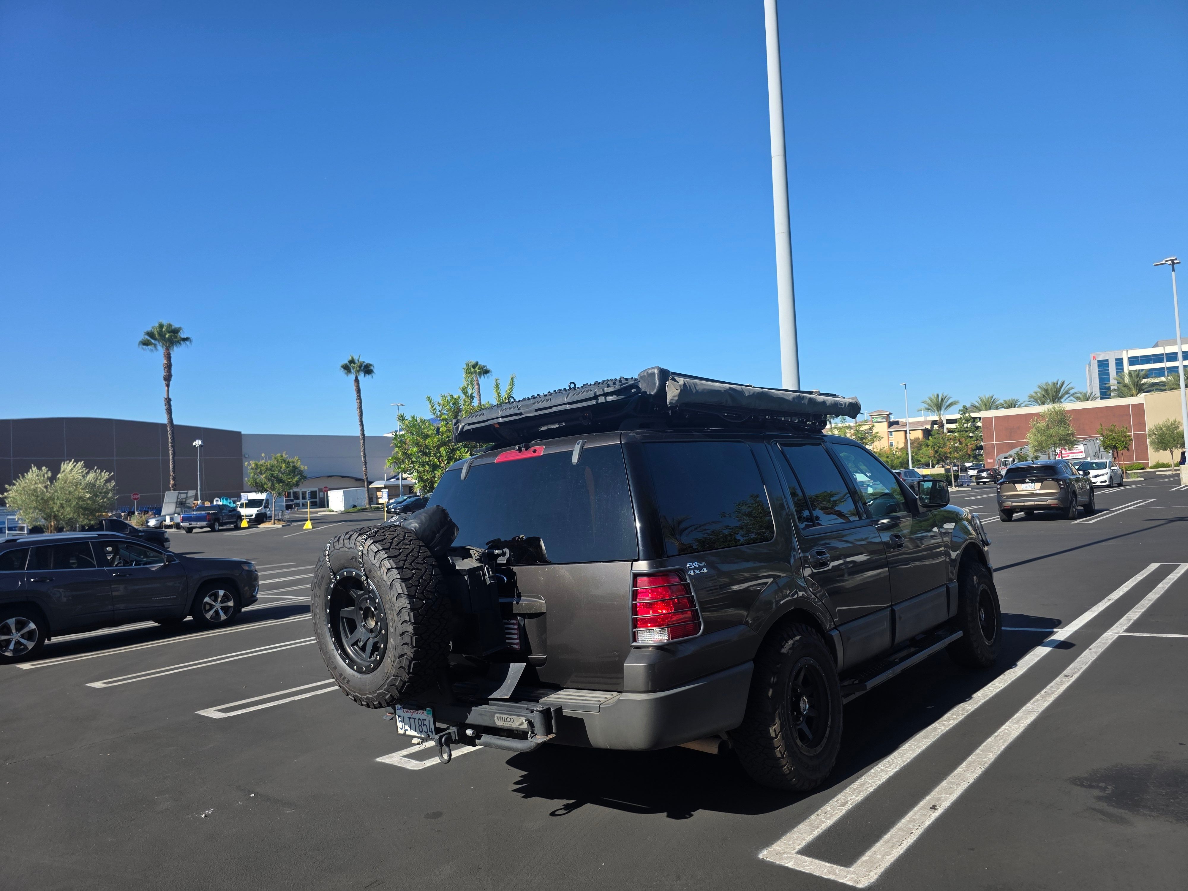 Used 2005 Ford Expedition XLT AWD/4WD image 4