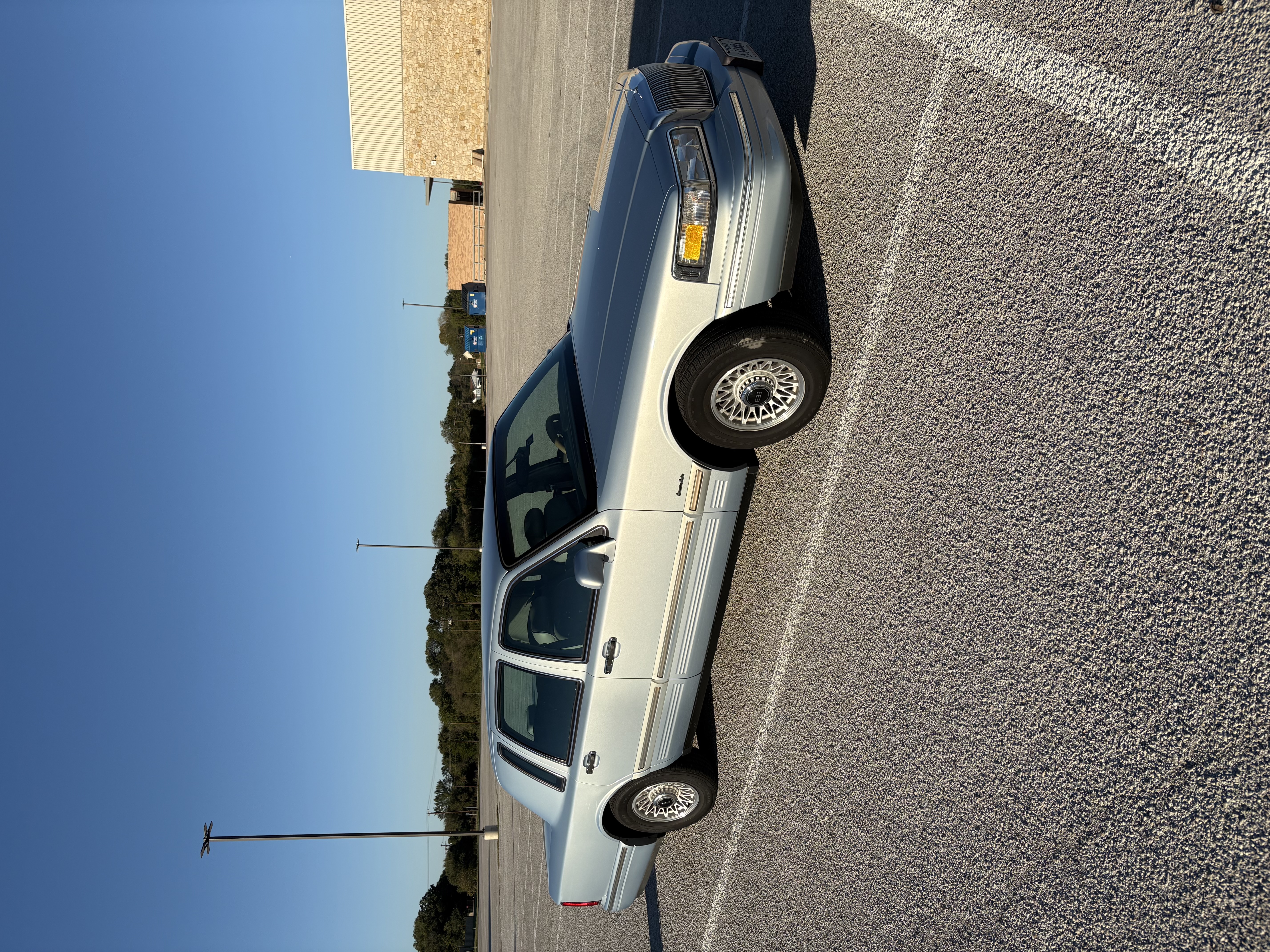 Used 1997 Lincoln Town Car Executive RWD image 1