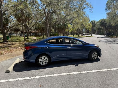 Used 2016 Hyundai Elantra SE image 4