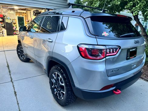 Used 2019 Jeep Compass Trailhawk w/ Leather Interior Group AWD/4WD image 8