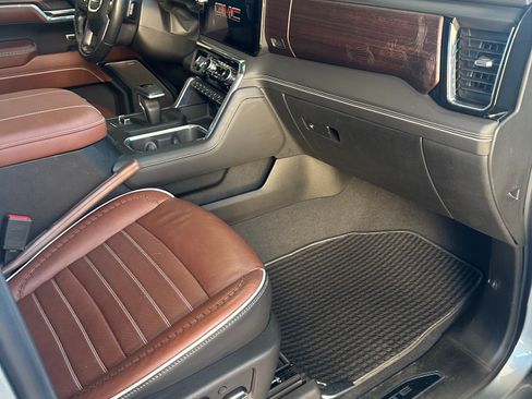 Used 2024 GMC Sierra 1500 Denali Ultimate image 8