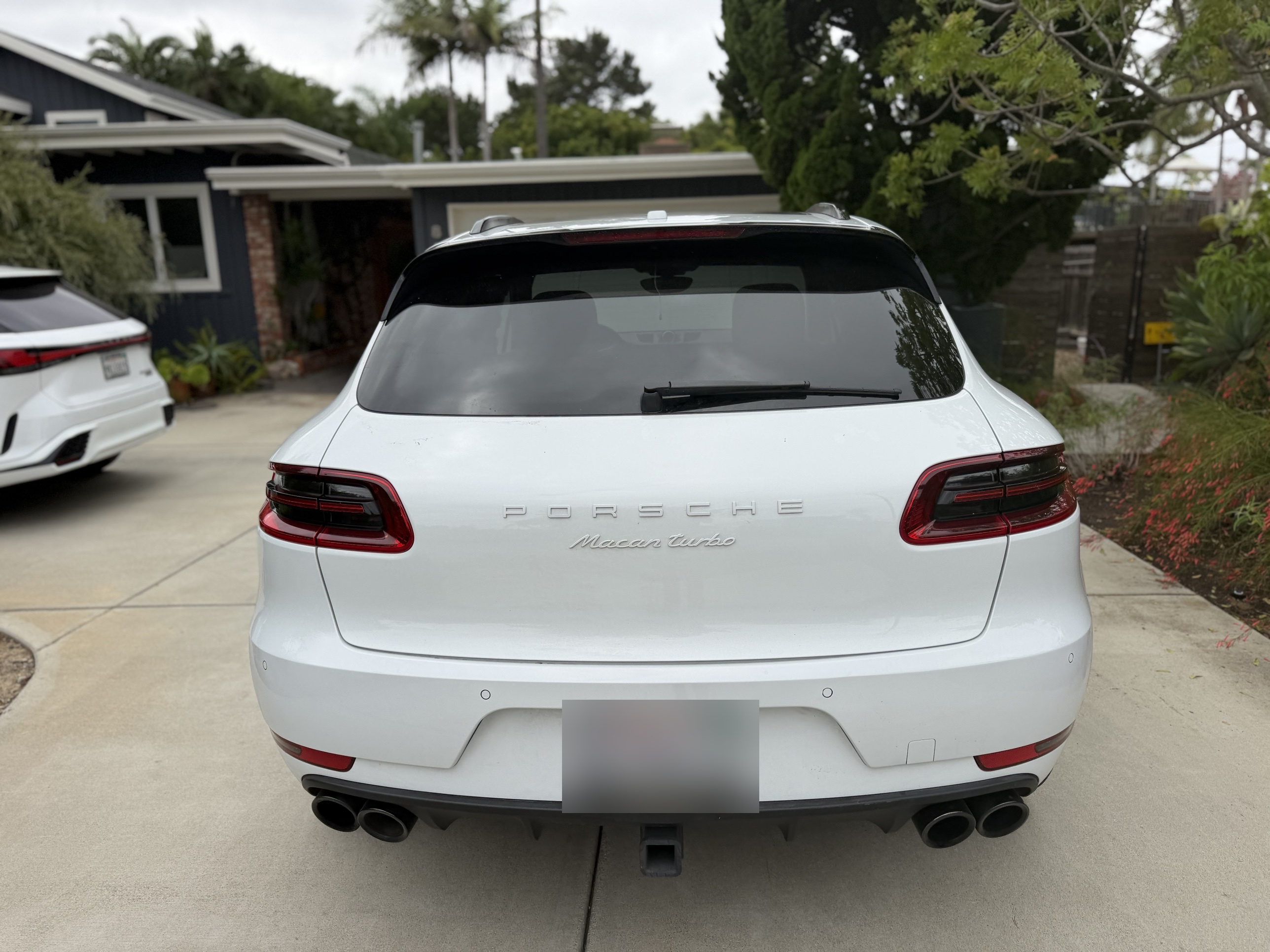 Used 2018 Porsche Macan Turbo AWD/4WD image 6
