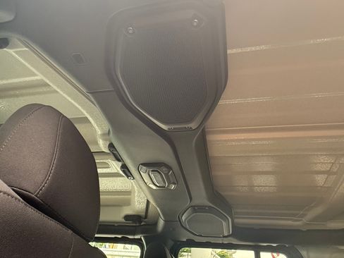 Used 2022 Jeep Wrangler Unlimited Sahara w/ LED Lighting Group image 9