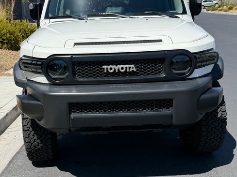 Used 2014 Toyota FJ Cruiser 4WD w/ Upgrade Package image 2