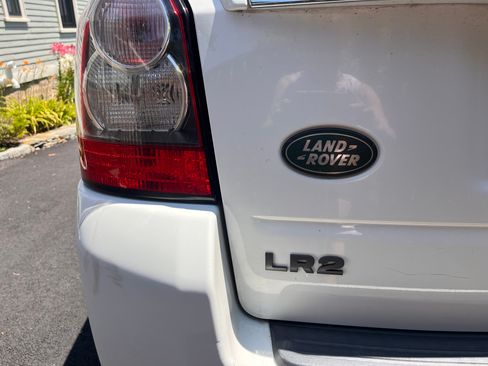 Used 2012 Land Rover LR2 HSE AWD/4WD image 4
