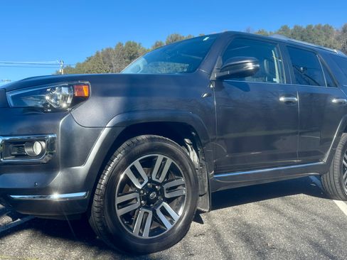 Used 2014 Toyota 4Runner Limited image 9
