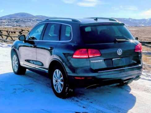 Used 2014 Volkswagen Touareg Sport image 4