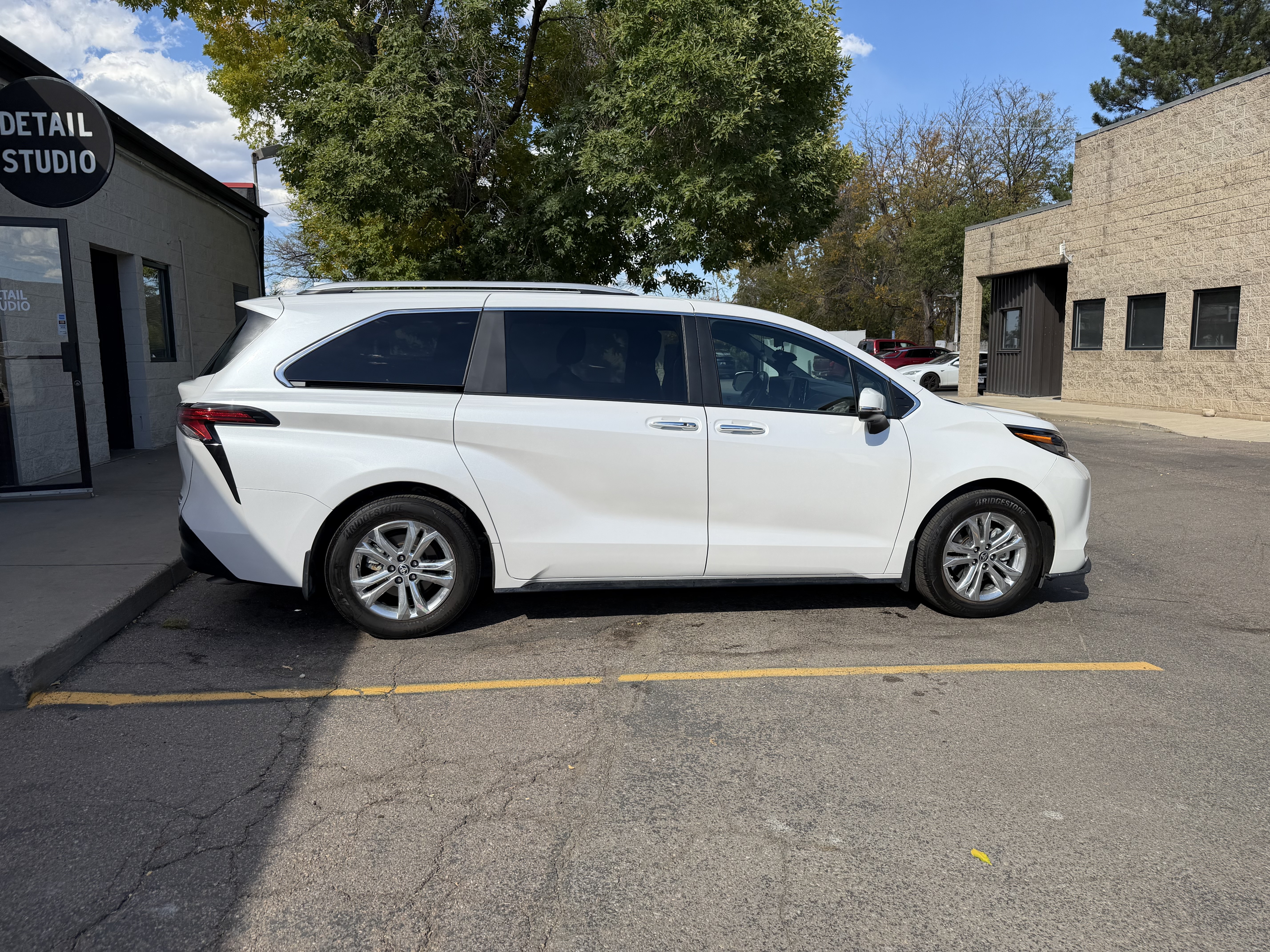 Used 2024 Toyota Sienna Platinum AWD/4WD image 2