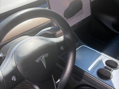 Used 2022 Tesla Model Y Long Range AWD/4WD image 14