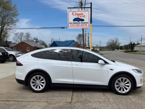 Used 2021 Tesla Model X Long Range image 2