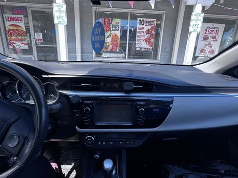 Used 2016 Toyota Corolla LE FWD image 6